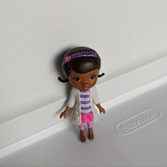 Disney Jr Doc McStuffins 4in Cake Topper Purple White just play Removable Coat - Picture 4 of 12